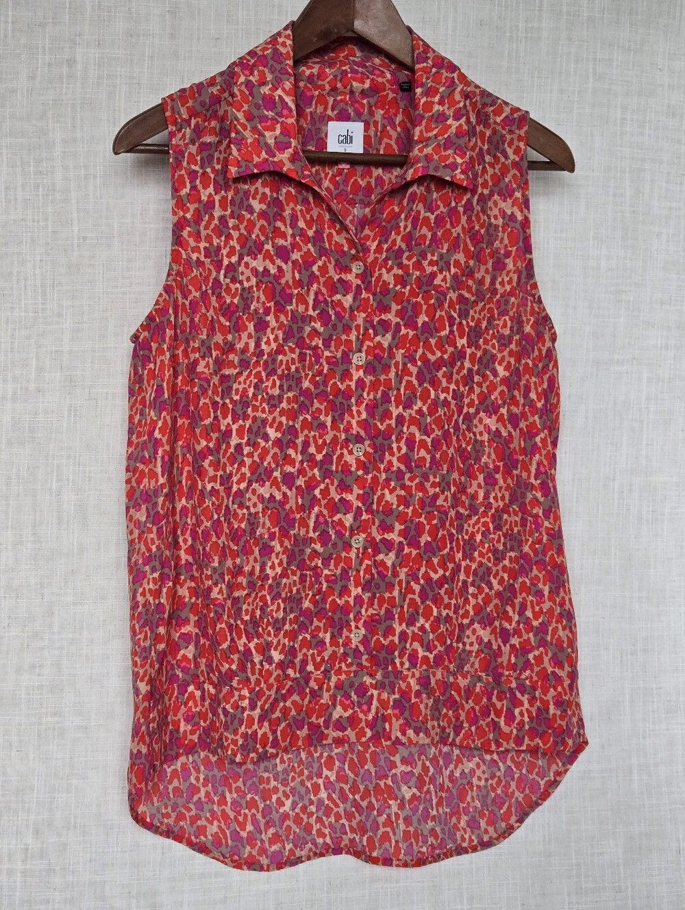 CAbi Style 3270 Heartbreaker Sleeveless Button Collared Shirt Red Print Size S